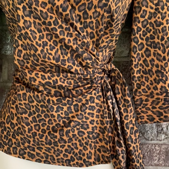 EXPRESS DESING STUDIO. Leopard print three-quarter sleeve collar blouse size XS - Picture 2 of 6